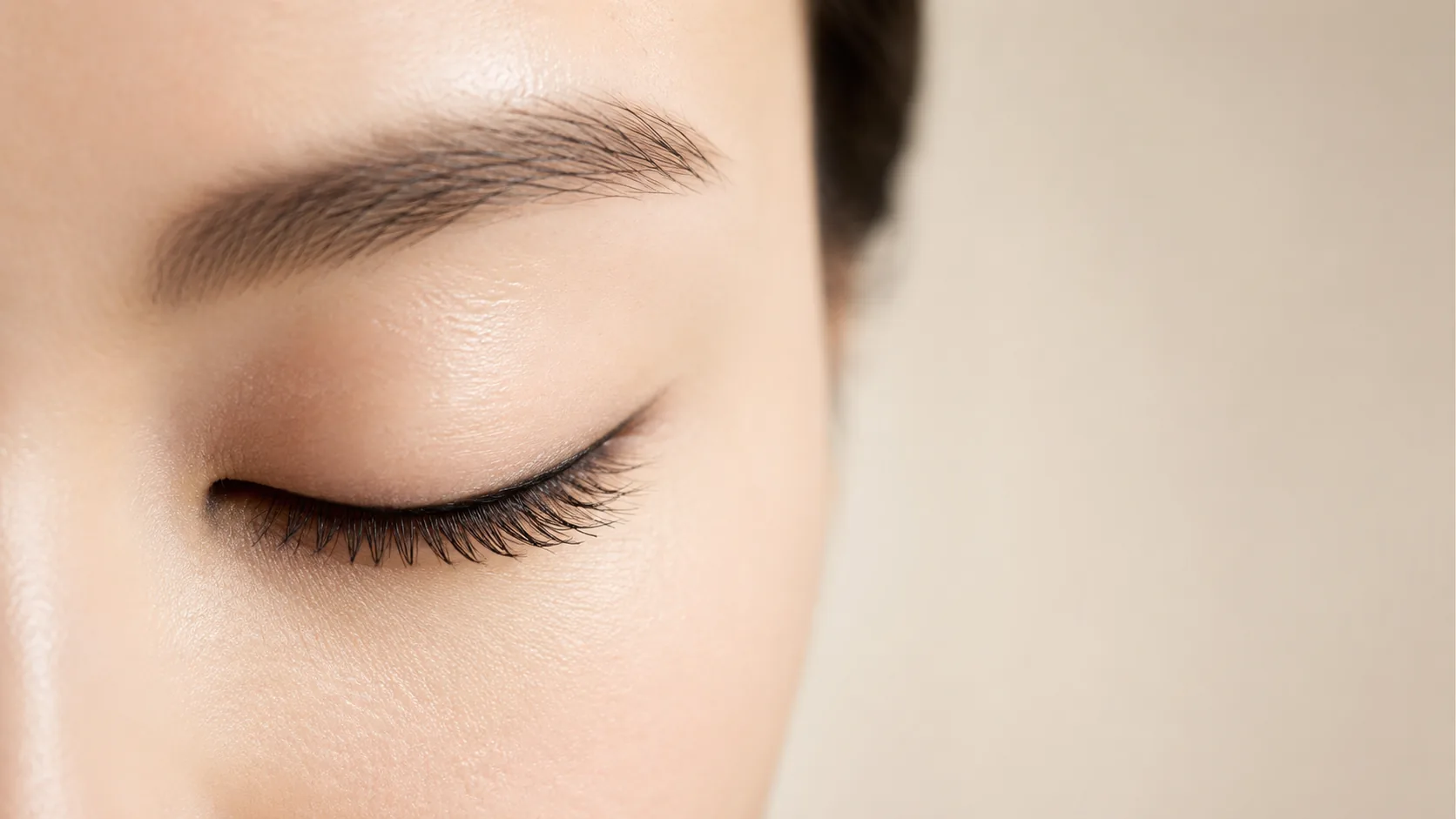 Eyeliner Touch-Up by Sambrow